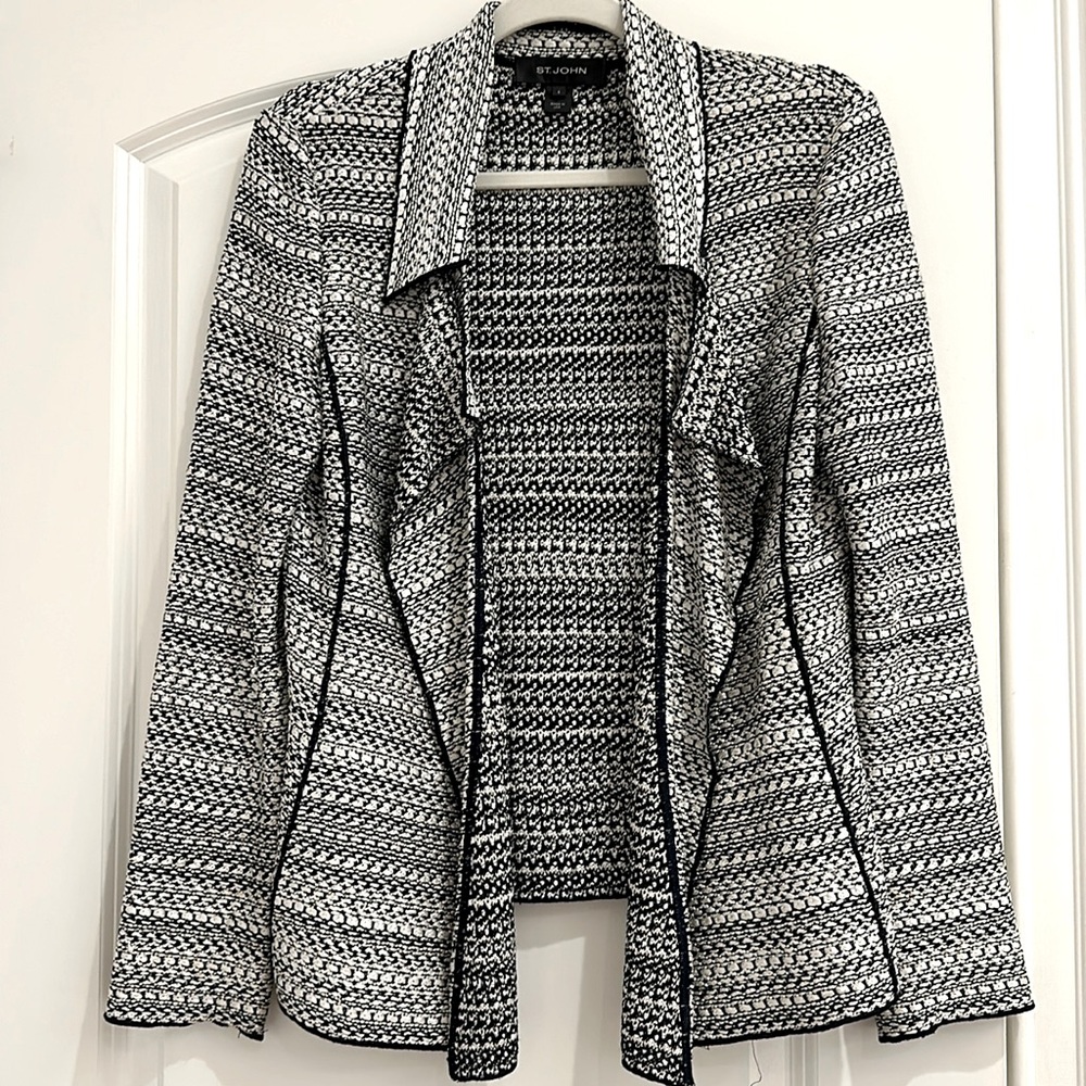 ST JOHN Black & off white blazer GORGEOUS